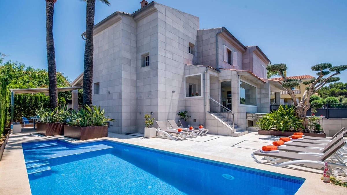 es Bacares House | Cozy Retreat Near Es Barcares