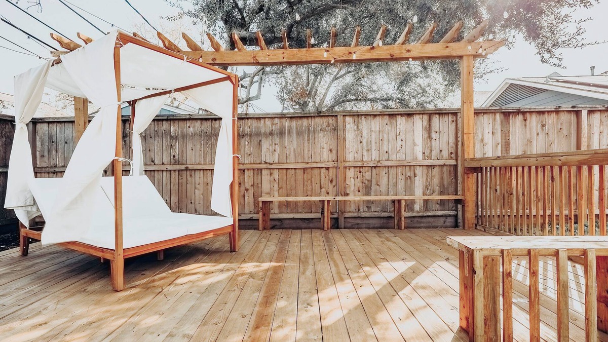 Riverside Terrace House | Cozy Retreat near NRG stadium & Medical Center - Patio Grill - Pet Friendly