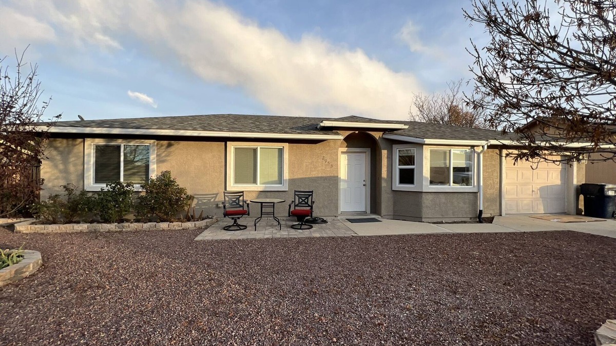 Prescott Valley House | Cozy Retreat only 10 minutes from Whiskey Row and Court House Square.