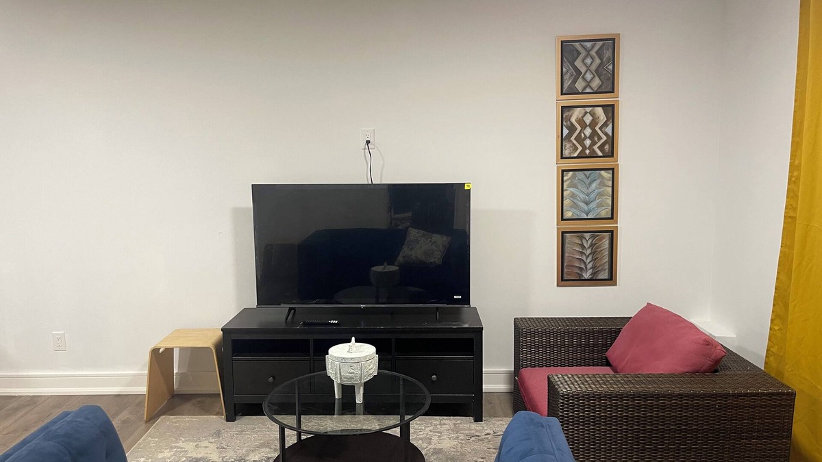 Durham Region Apartment | Cozy retreat! Perfect for two. Relax & unwind in this charming space.