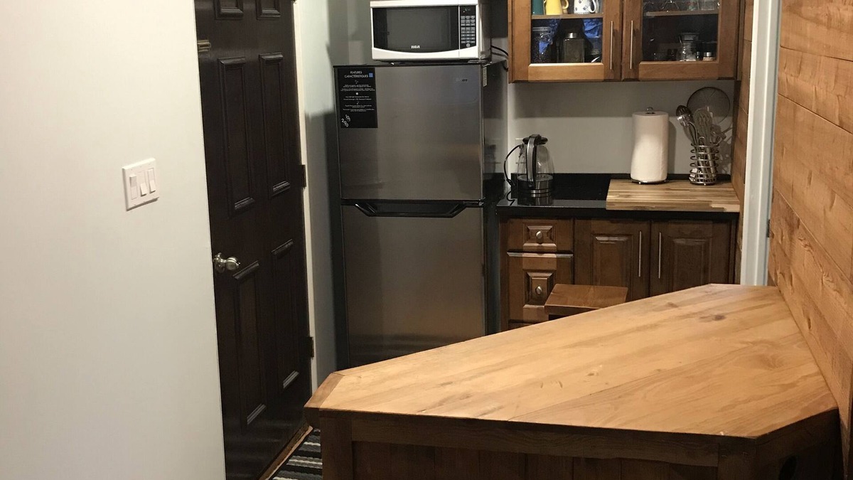 Whistler Creekside Apartment | Cozy retreat Studio in Whistler Creekside walk to lifts on the lake