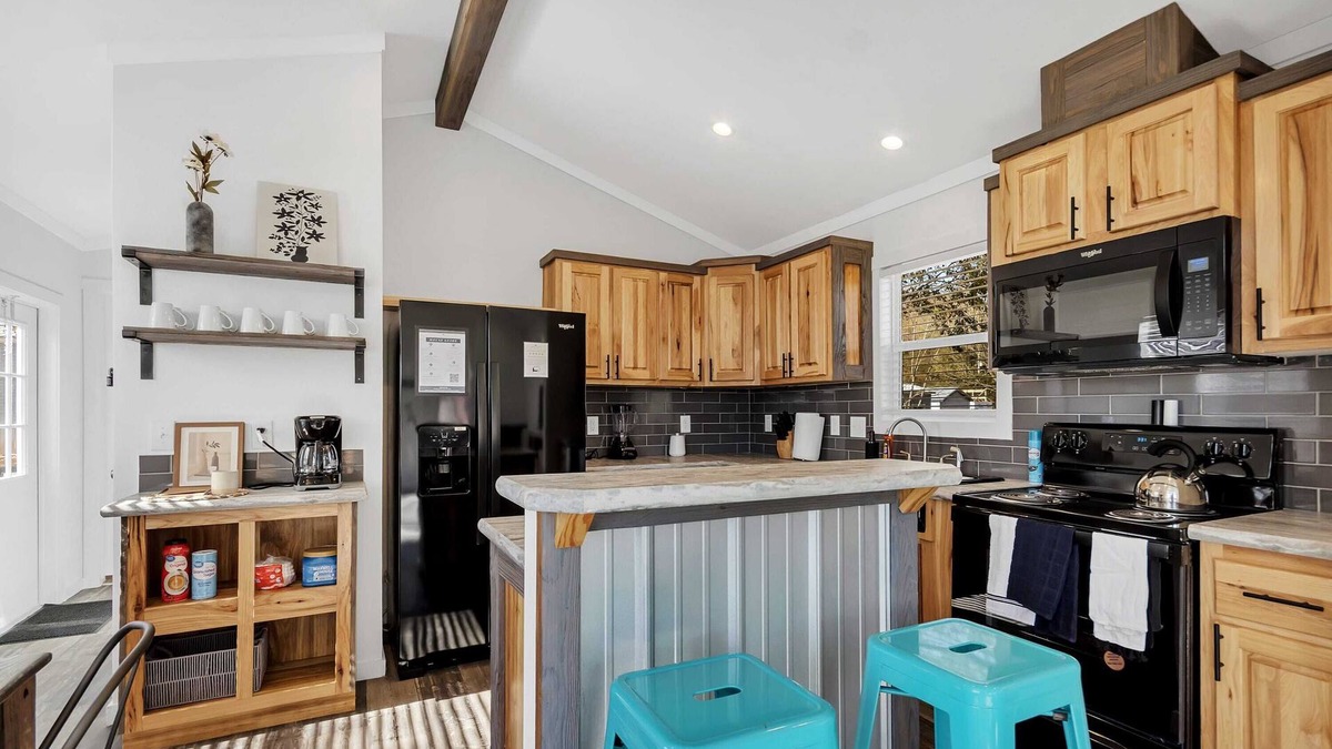 Owens Cross Roads House | Cozy Retreat by Green Mountain - Petite Paradise