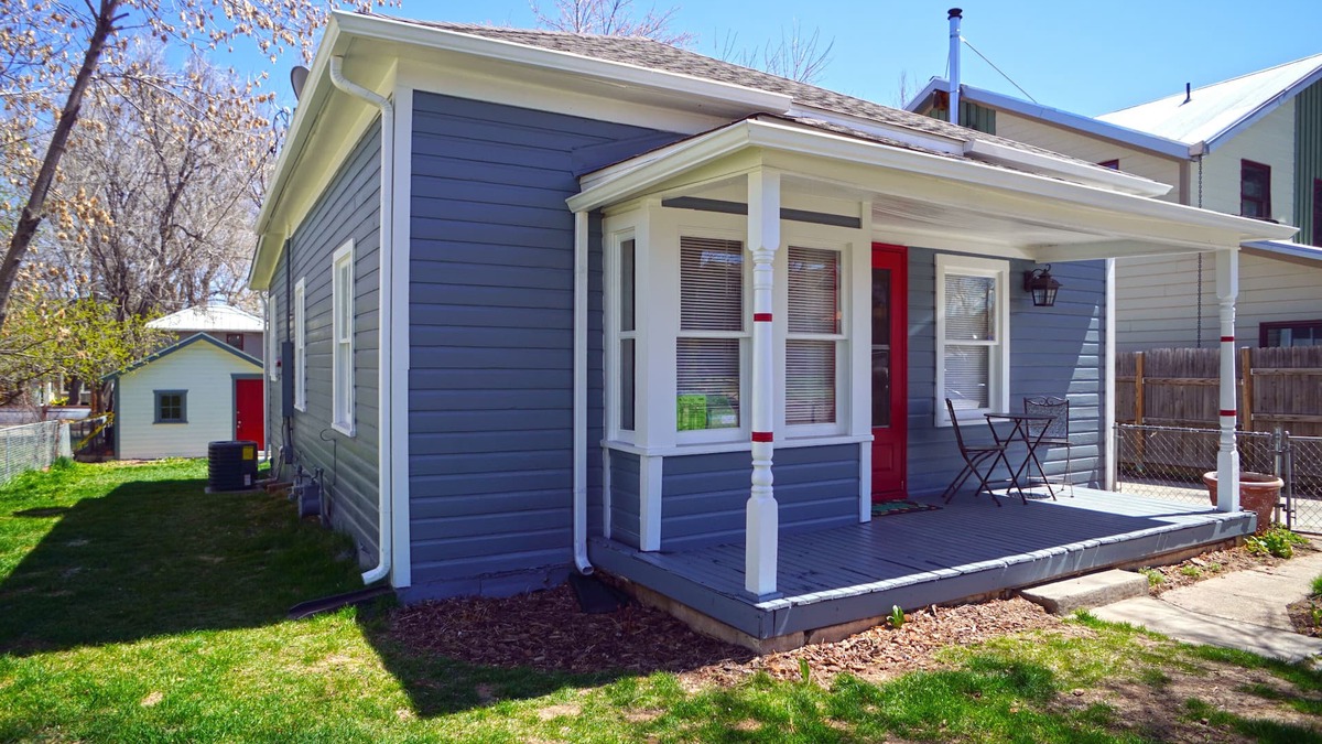Louisville House | Cozy retro bungalow & work space