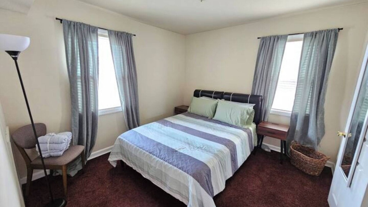 Bellevue Apartment | Cozy Retro Modern DC 1 BR Private Apt Wifi