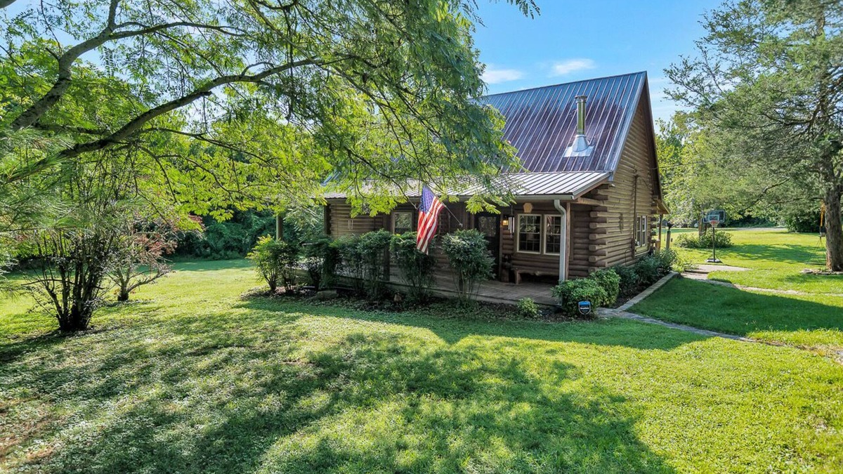 Fayetteville Cabin | Cozy, Riverfront ENTIRE Cabin
