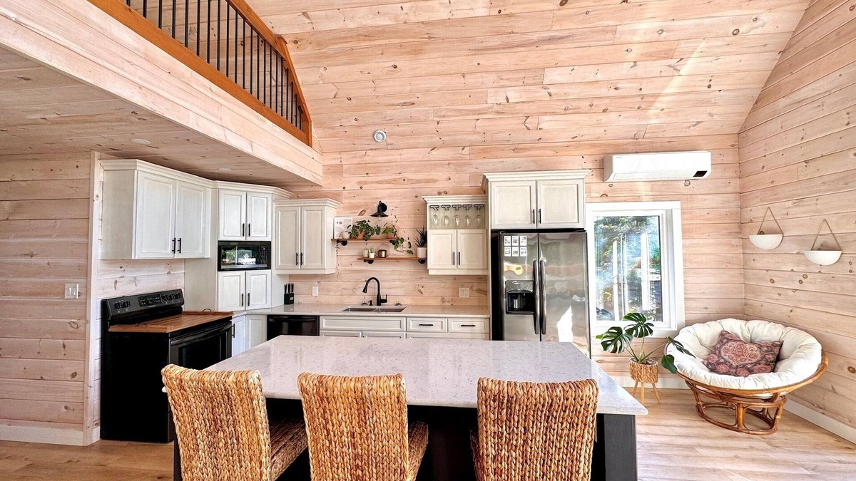 Found Mills Cottage | Cozy Riverview Cottage in Stanley Bridge - Minutes away from beaches and golf.