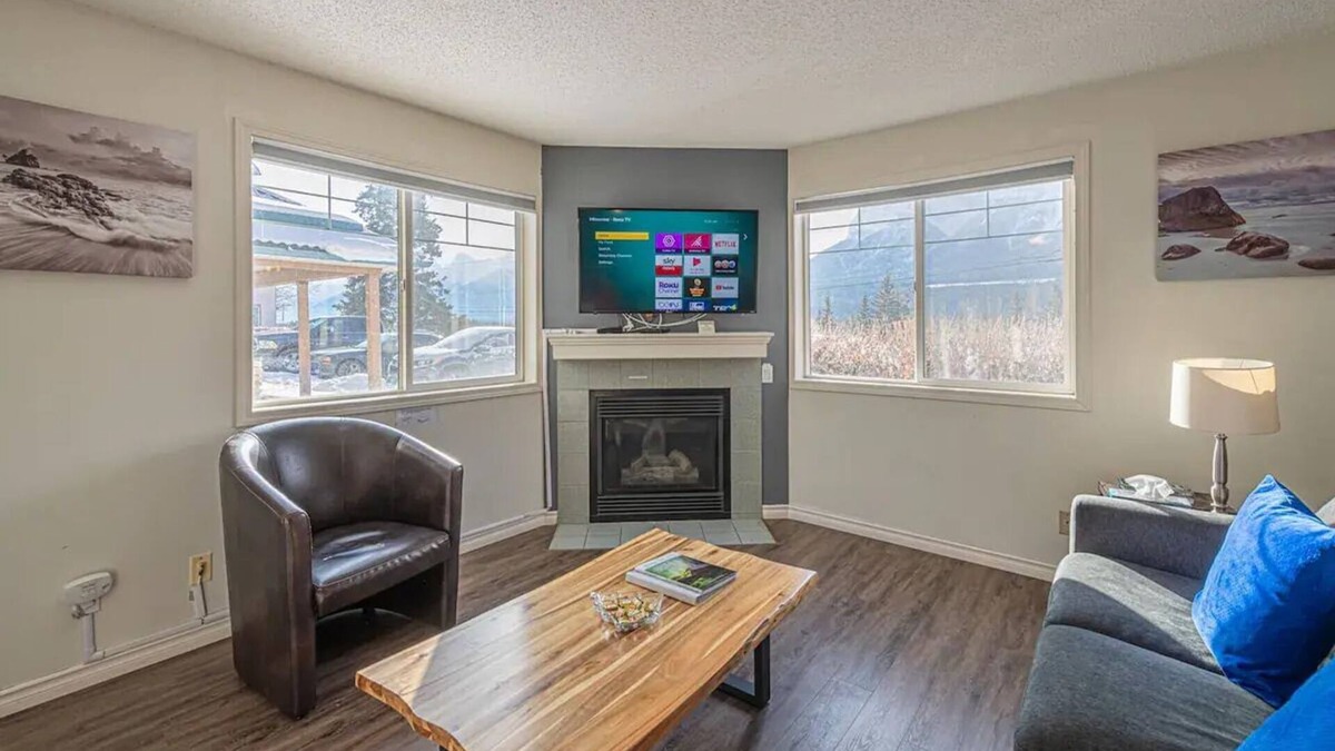 Harvie Heights House | Cozy Rockies- hot tub, free parking, view, AC, king bed, 2BR, sleeps 8