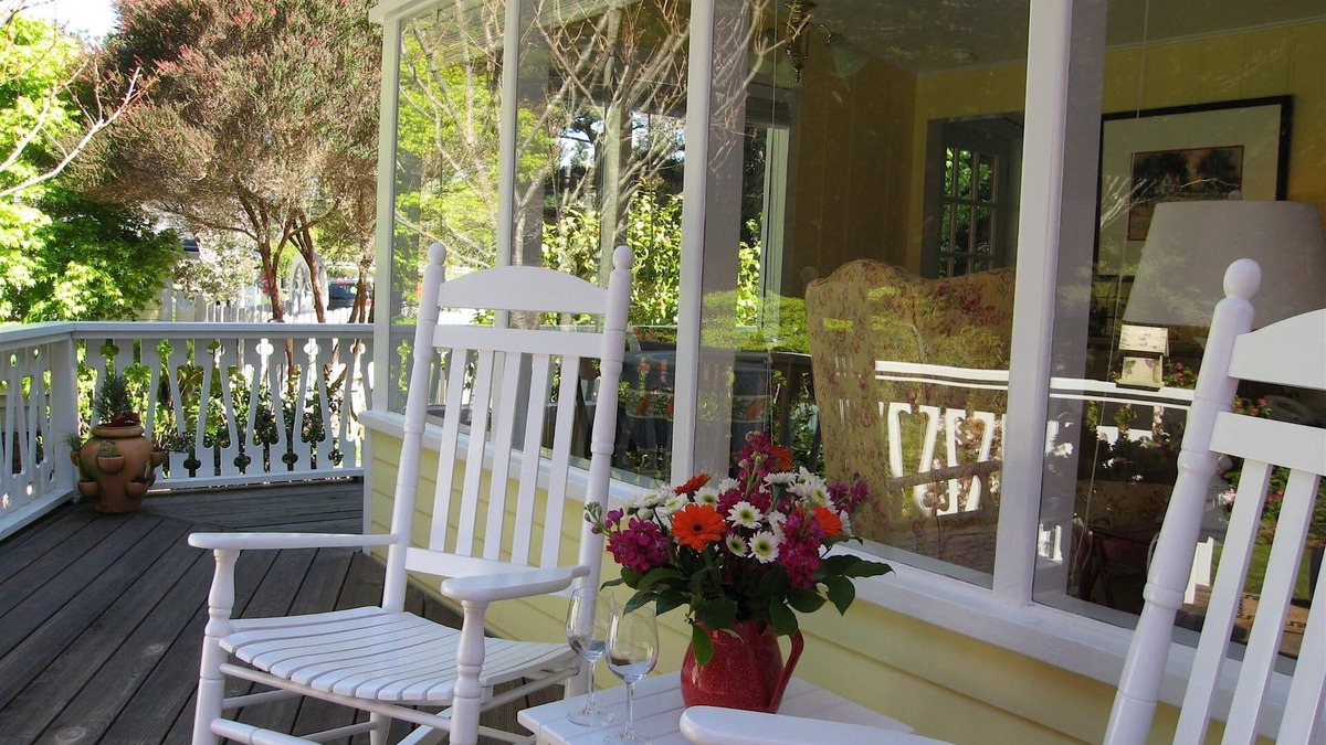 Mendocino Cottage | Cozy, Romantic Cottage just 3 minutes from the village of Mendocino!