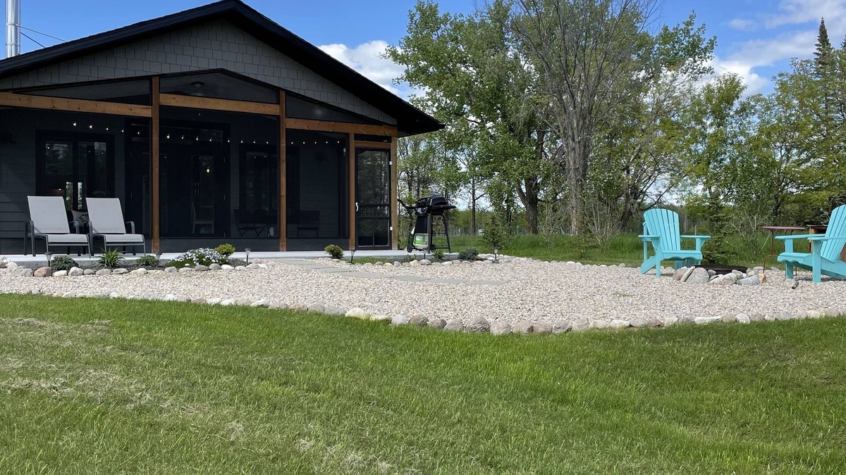 Manitoba Cottage | Cozy, Romantic, Riverfront Cottage