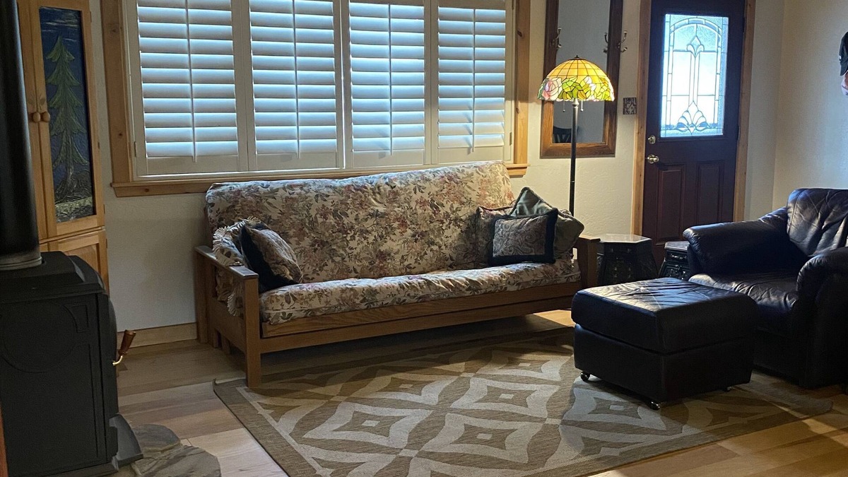 Tahoe Paradise House | Cozy, Romantic & Quiet! Off Pioneer Trail! Close to all amenities!