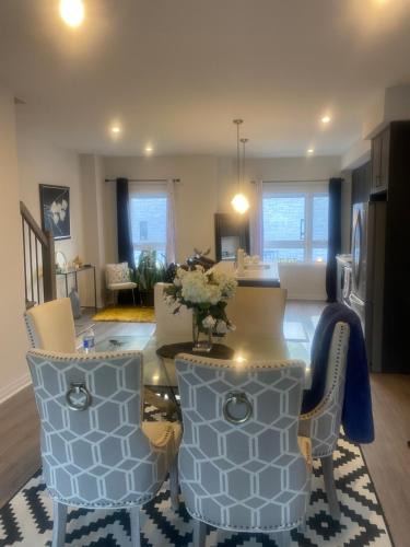 Cambridge House | Cozy room