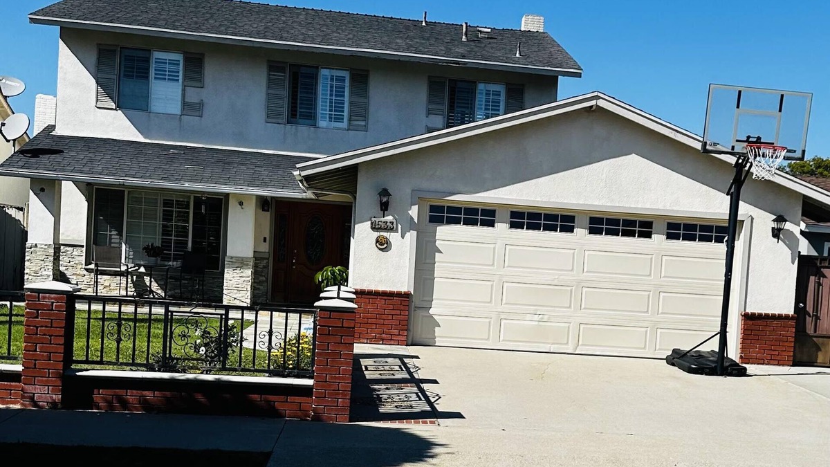 Harbor House | Cozy room for rent in beautiful spacious home!