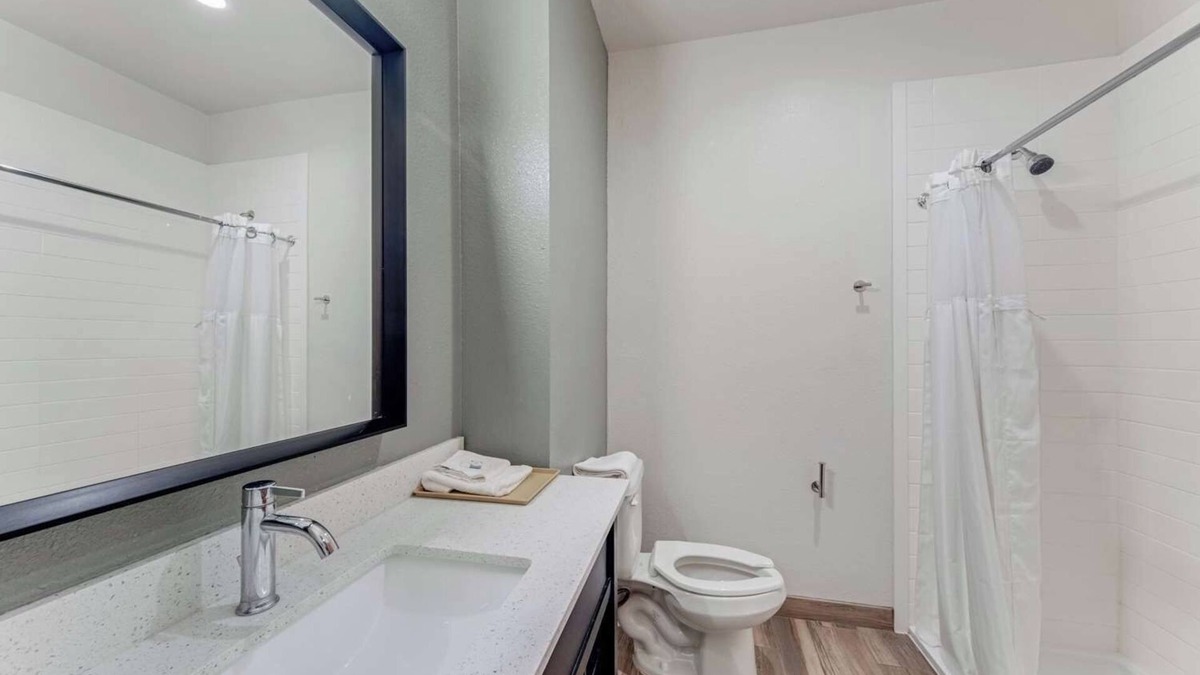 Eastside Promise Neighborhood Hotel | Cozy Room in Budget-Friendly Hotel w/Complimentary Breakfast