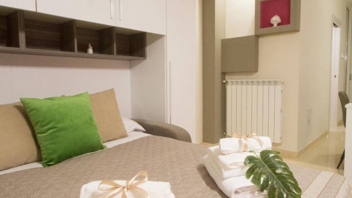 Barletta Bed & Breakfast | Cozy room in urban center with indoor parking