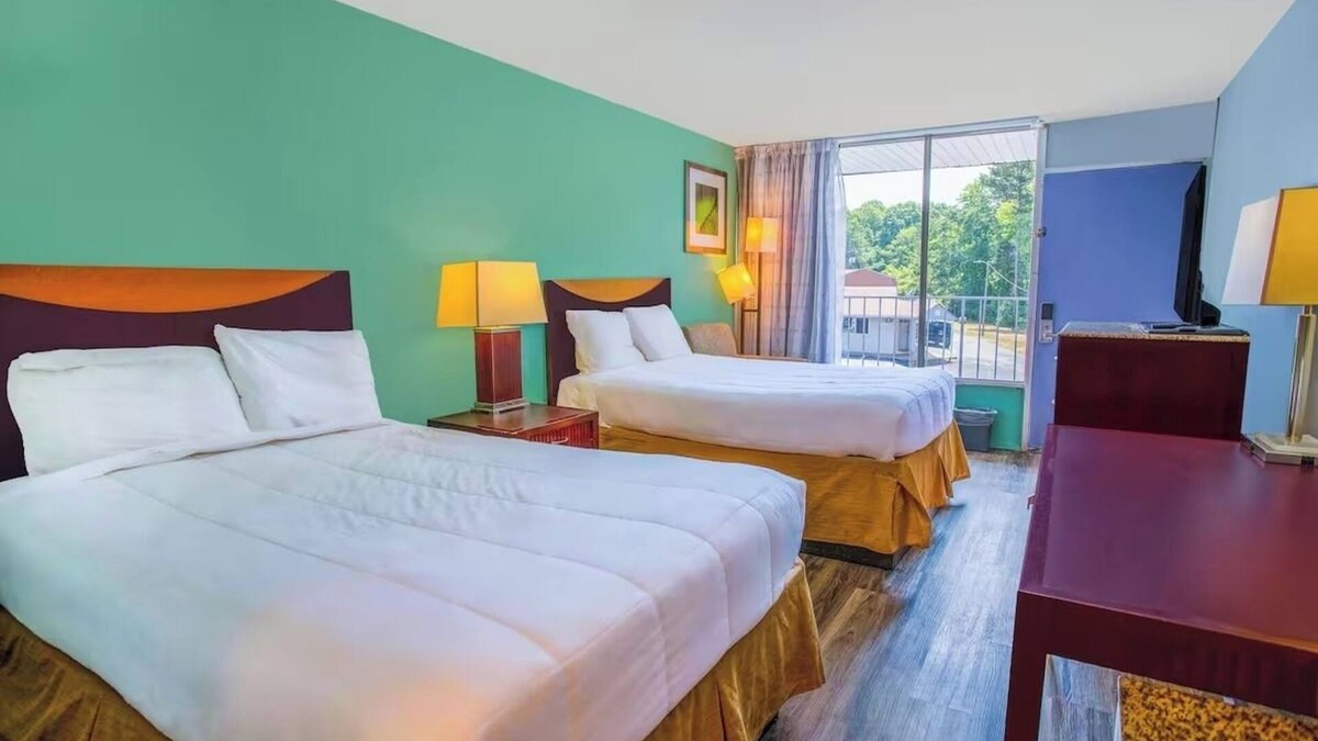 Kernersville Hotel | Cozy Room Perfect for Budget-Conscious Travelers in Kernersville
