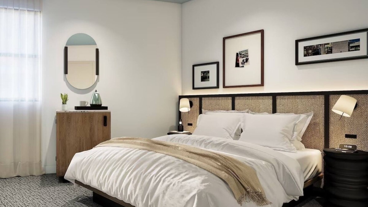 Waikiki Hotel | Cozy Room Steps Away from Waikiki Beach | Pool