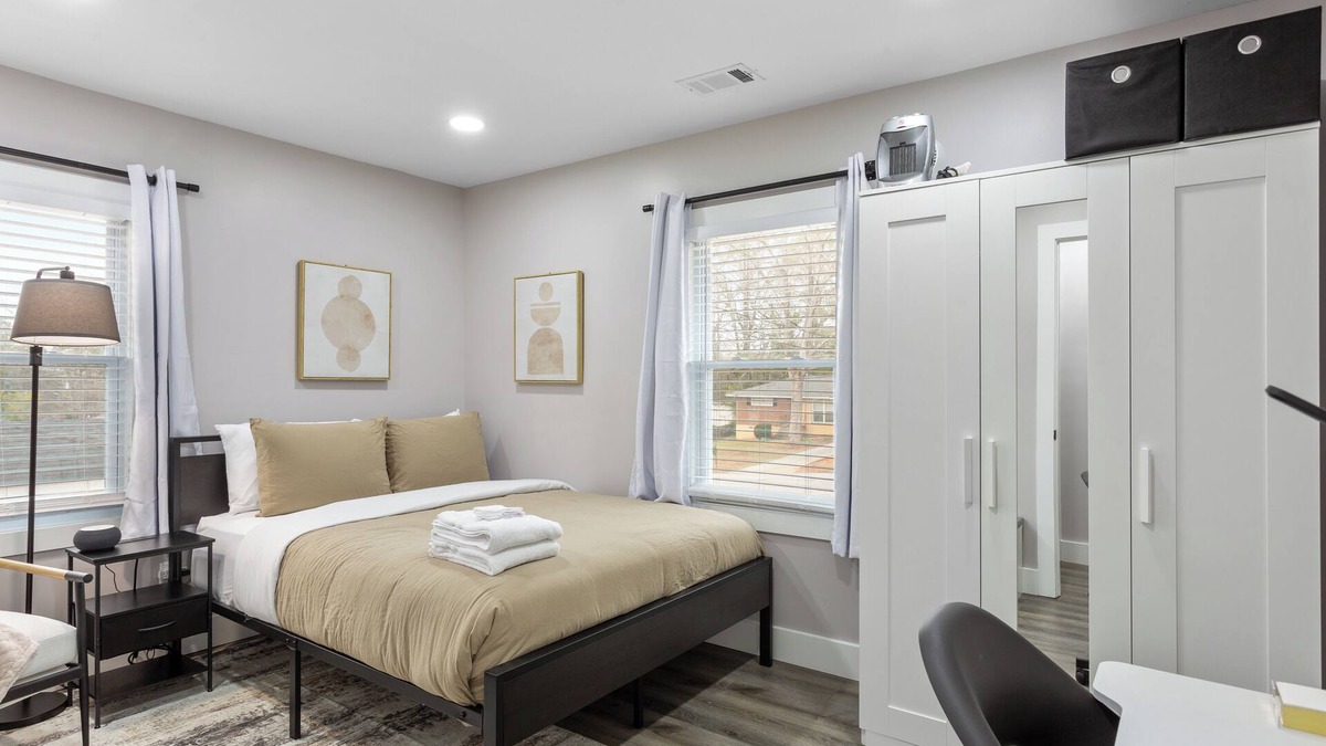 Gresham Park House | Cozy Room │ Vibrant Location │ Stylish Amenities