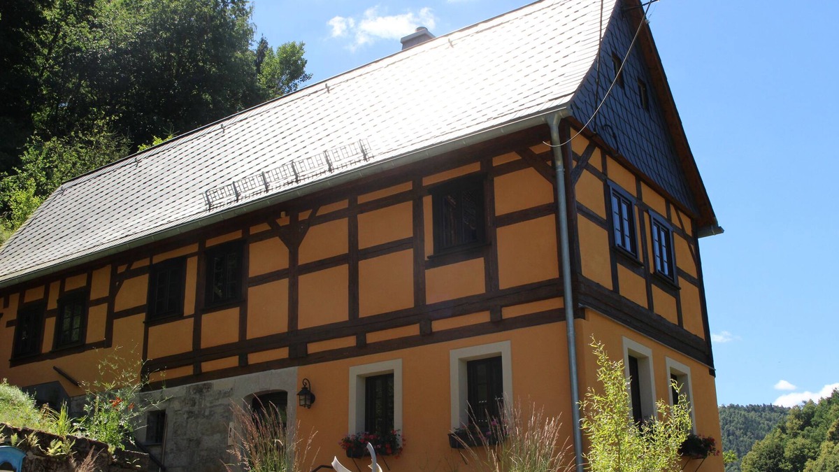 Krippen House | Cozy, rustic and top renovated monument farmhouse above cribs