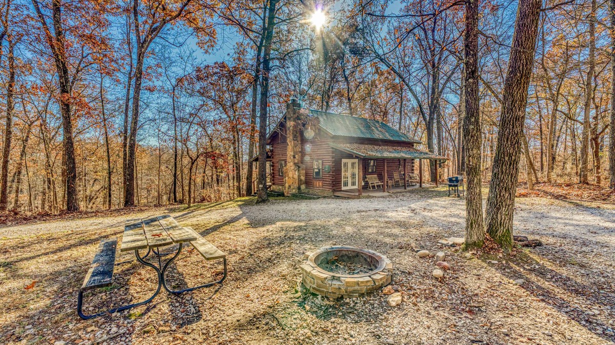 Saint Joe Cabin | Cozy, rustic Buffalo River log cabin with indoor/outdoor firepit. Sleeps 10!