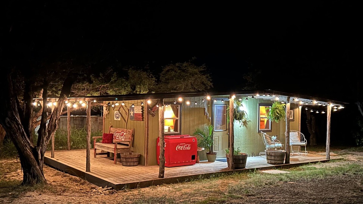 Utopia Cabin | Cozy Rustic Cabin in Paradise - Excellent for Viewing Eclipse!
