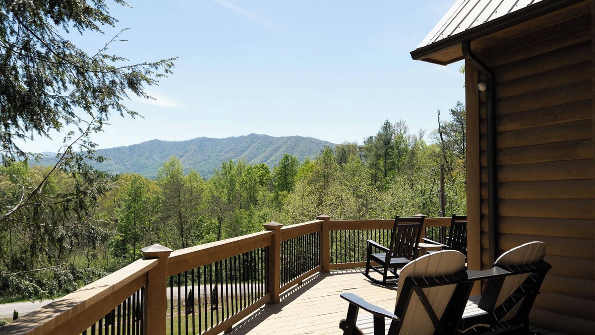 Townsend House | Cozy Rustic Cabin with Wonderful Views of the Smoky Mountains