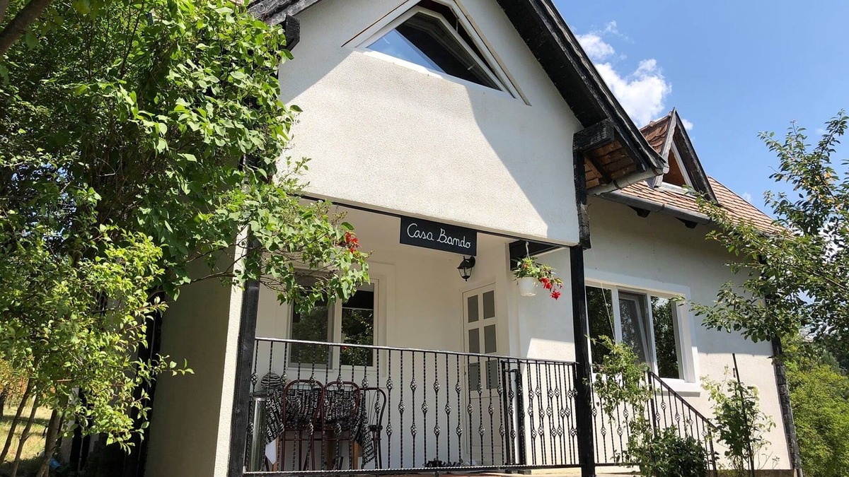 Moacsa House | Cozy Rustic House near the lake and the forest