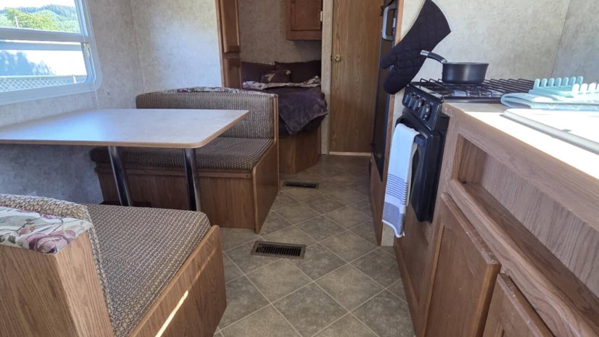 Forks House | Cozy RV in the Middle of Forks 3 blocks from main Street