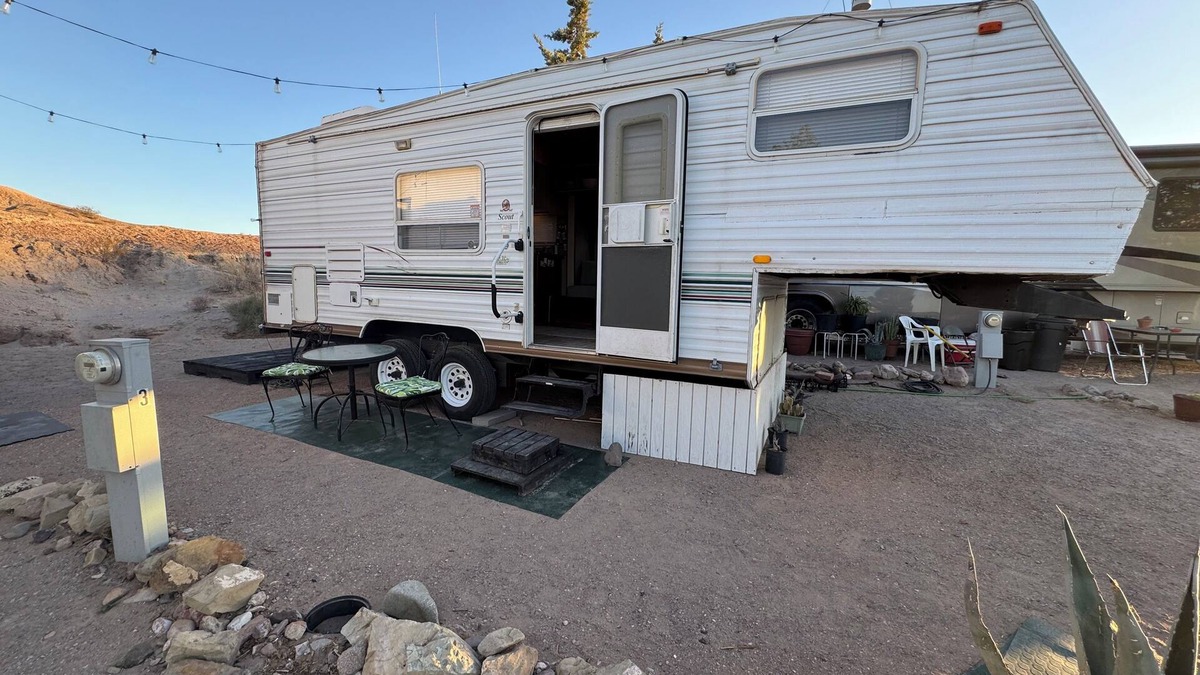 Truth or Consequences RV Rental | Cozy Rv Park located on 21 acres overlooking Elephant Butte with beautiful pool