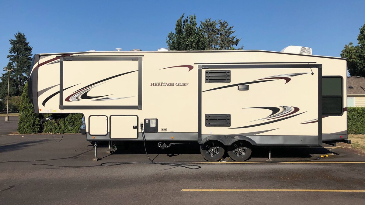 Cheyenne House | Cozy RV with 2 sleeping areas & WiFi, AC in Cheyenne or your favorite camp site.