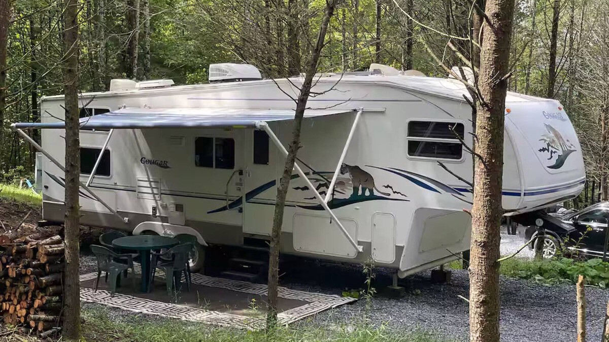 Roan Mountain House | Cozy RV with AC and WiFi in charming Roan Mountain