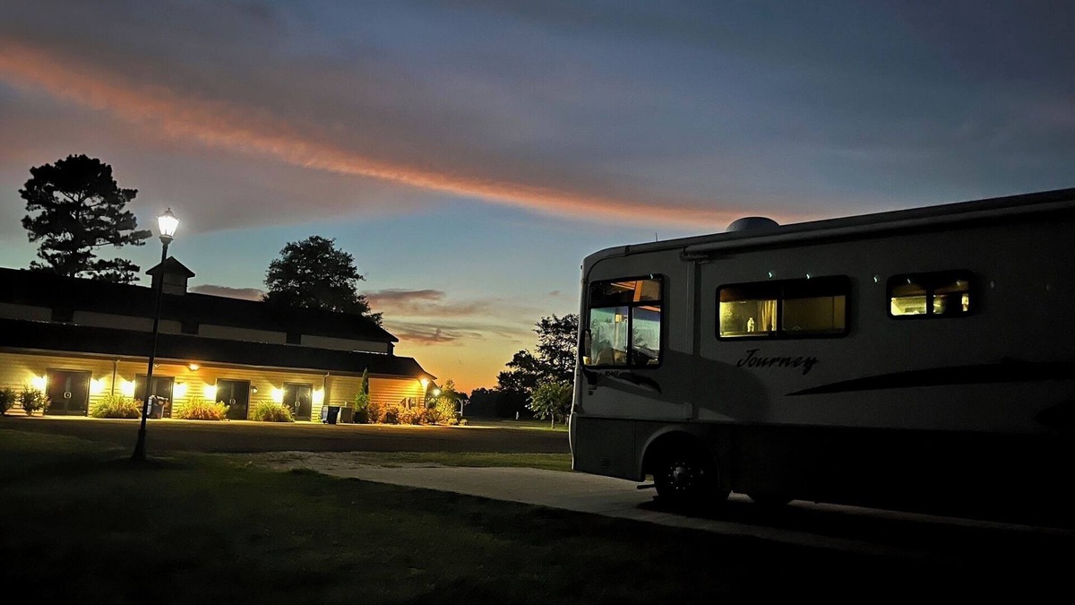 Gulf Hills House | Cozy RV with AC located in Ocean Springs - Biloxi Casinos nearby.