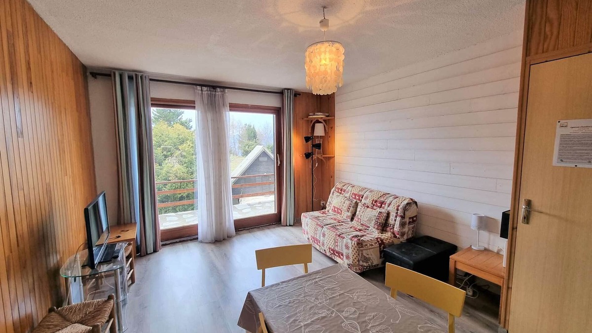 Saint-Michel-de-Chaillol Apartment | Cozy Studio for 4 with Balcony in Saint-Michel-de-Chaillol – Mountain Views, Pet-Friendly