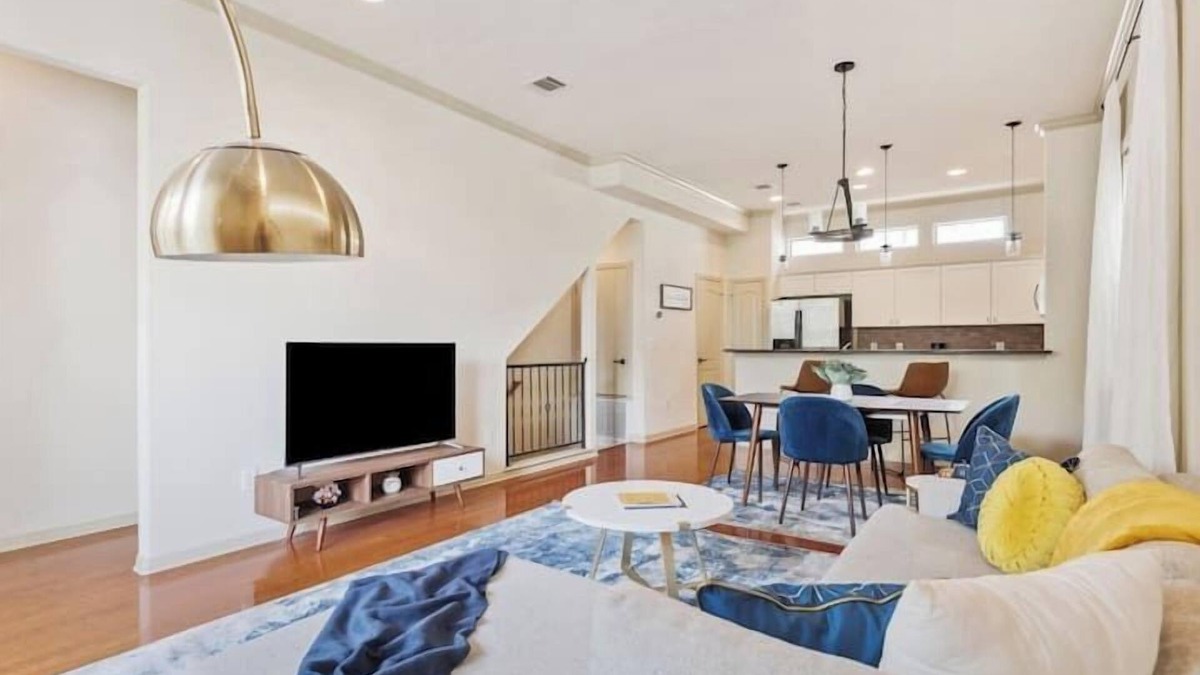 Zilker House | Cozy S. Lamar Monthly Furnished 2/2.5 w Office!
