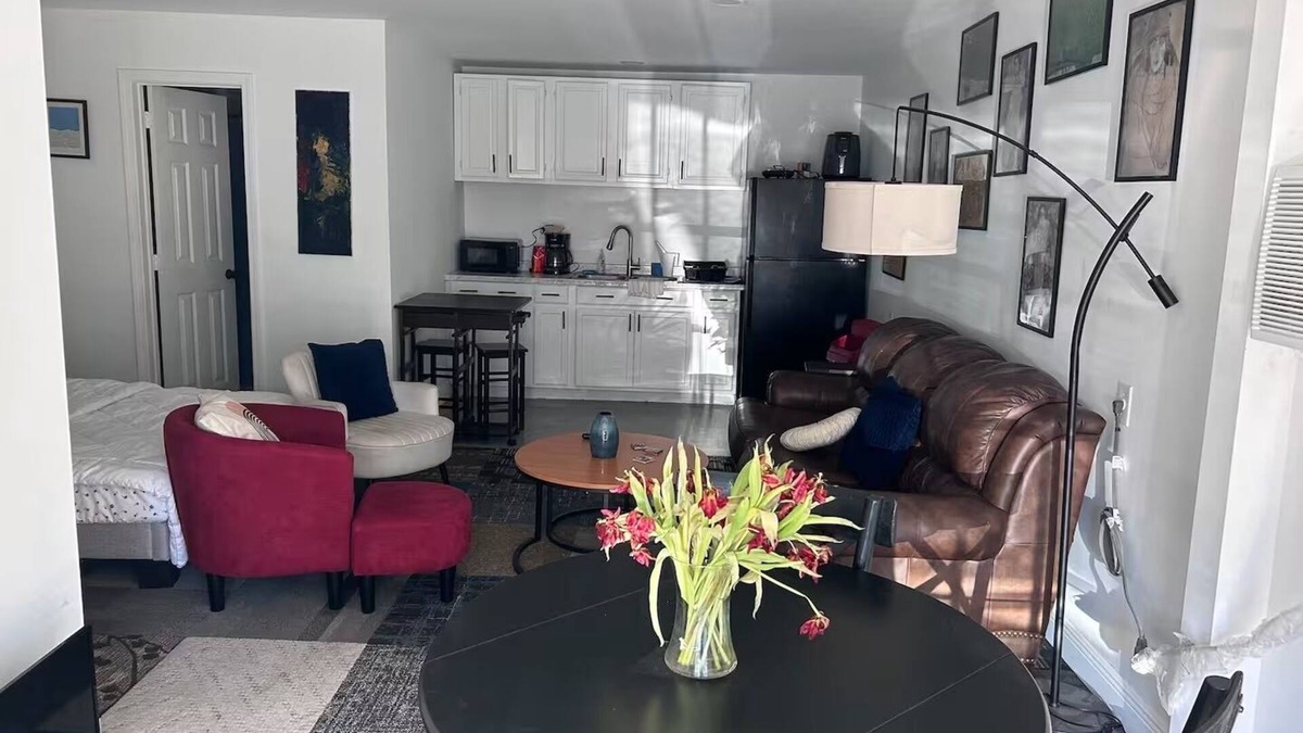 Broadmoor Apartment | Cozy, safe, centrally located studio