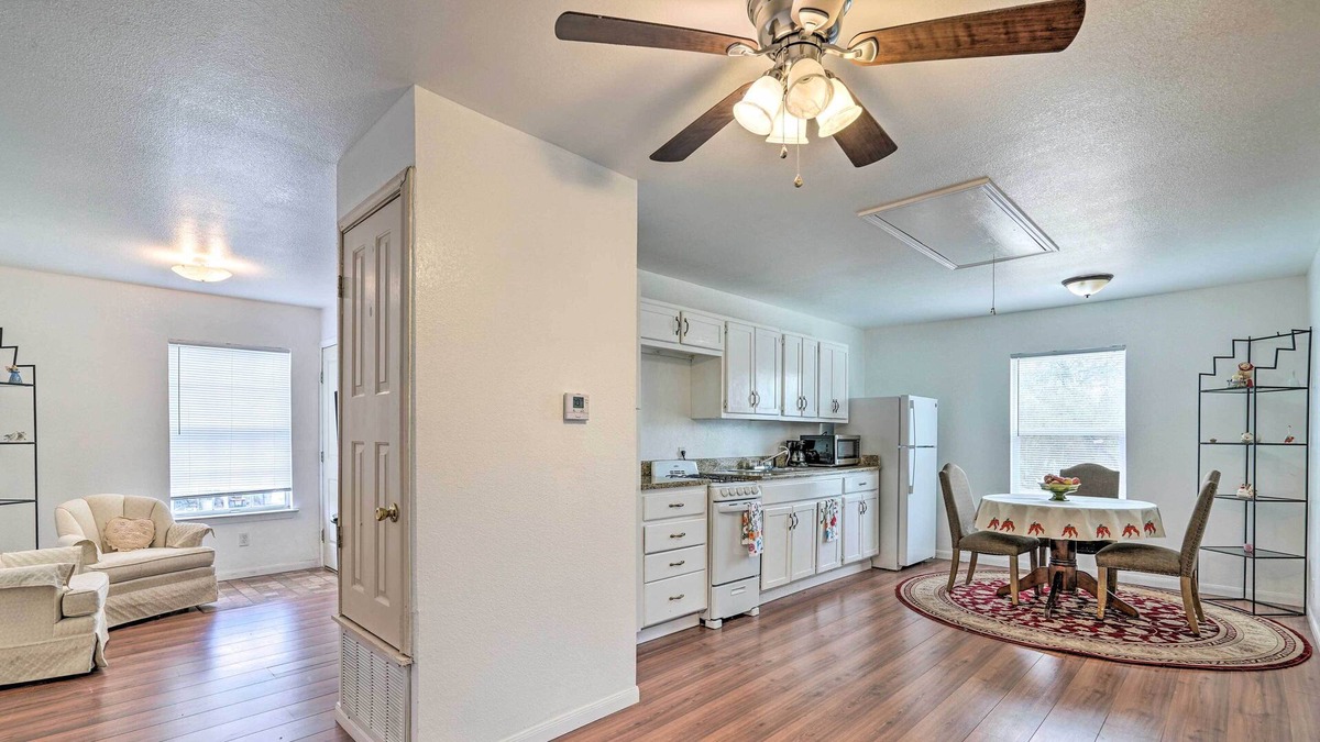 Leon Valley House | Cozy San Antonio Home ~ 15 Mi to Downtown!