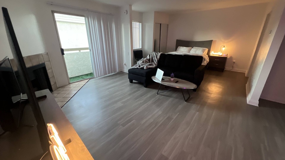 Sherman Oaks Apartment | Cozy Sanctuary in LA/Sherman Oaks