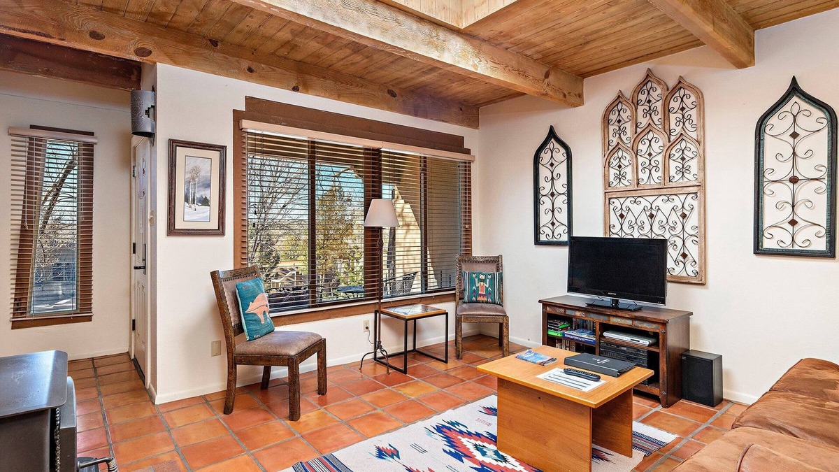 Northeast Santa Fe Hotel | Cozy Santa Fe Retreat: Fireplace, Walk to Plaza