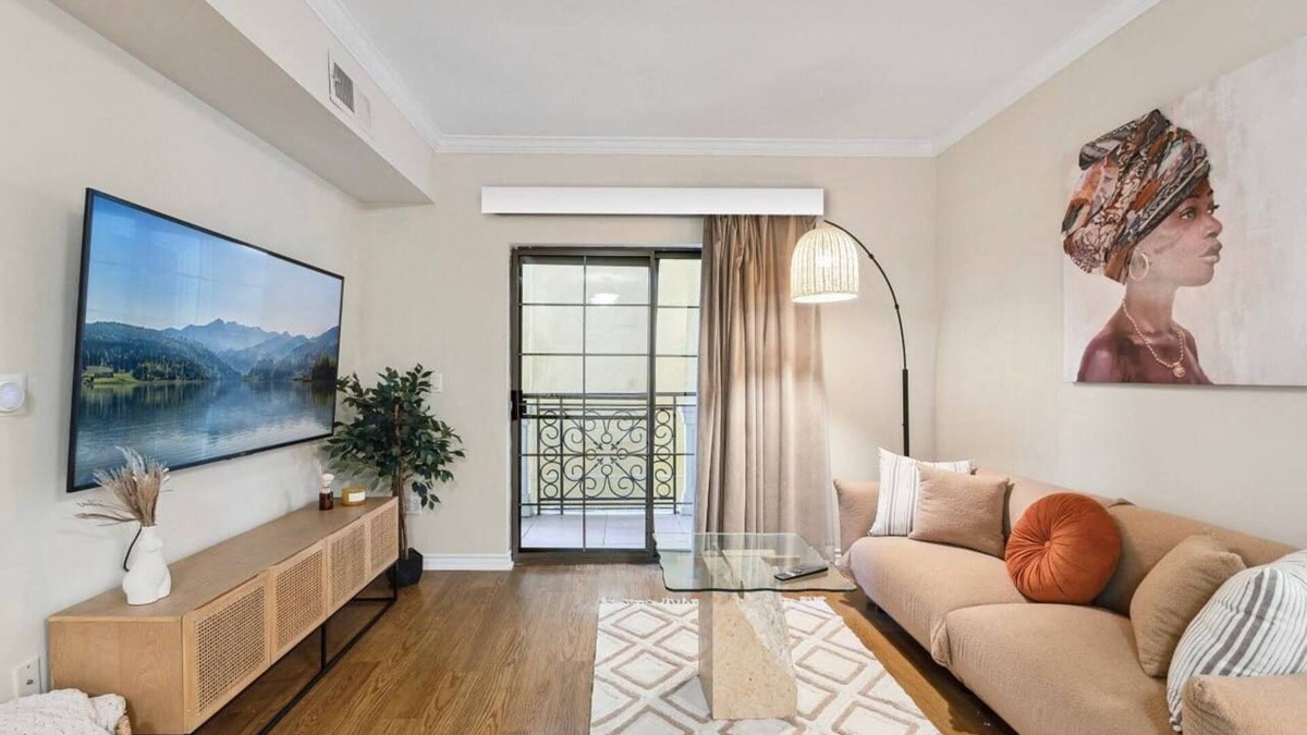 Del Rey Apartment | Cozy Santa Monica Getaway – Just 2 Minutes from the Promenade