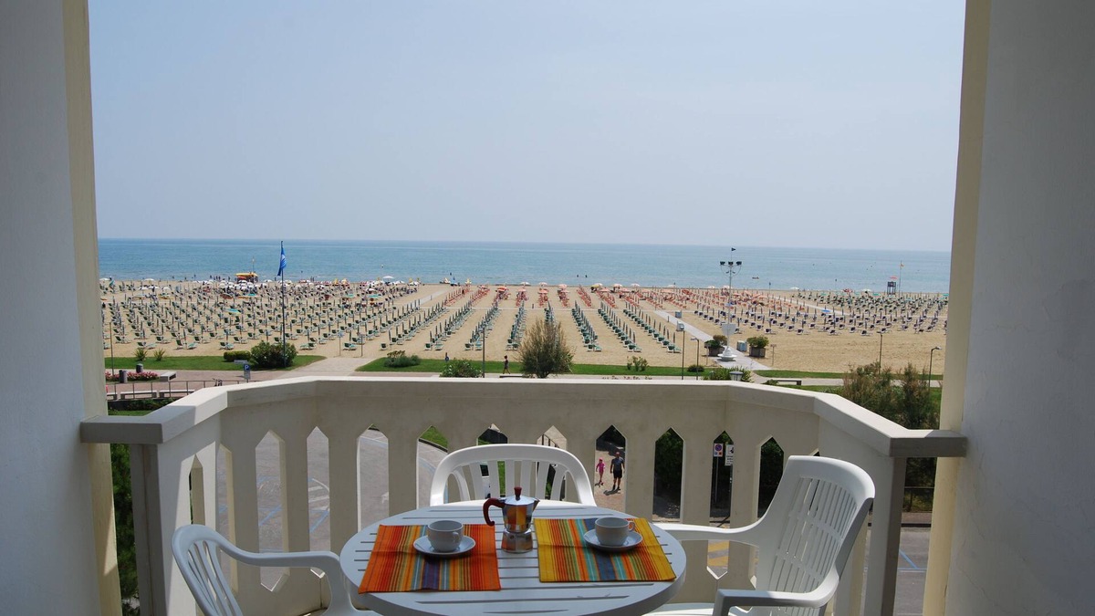 Bibione Lido del Sole Apartment | Cozy Seafront Studio Apartment with terrace - By Beahost Rentals