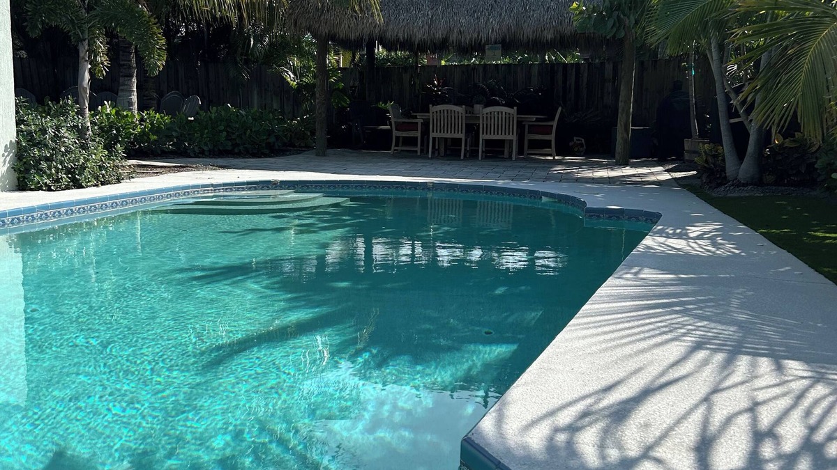 Hobe Sound Cottage | Cozy SeaGrape Cottage ~ 5 minutes to quiet beach
