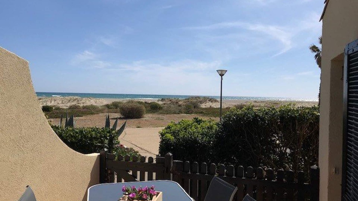 Port Leucate Villa | Cozy Seaside Villa in Port Leucate – 4 Guests, Terrace, Private Parking, Beachfront