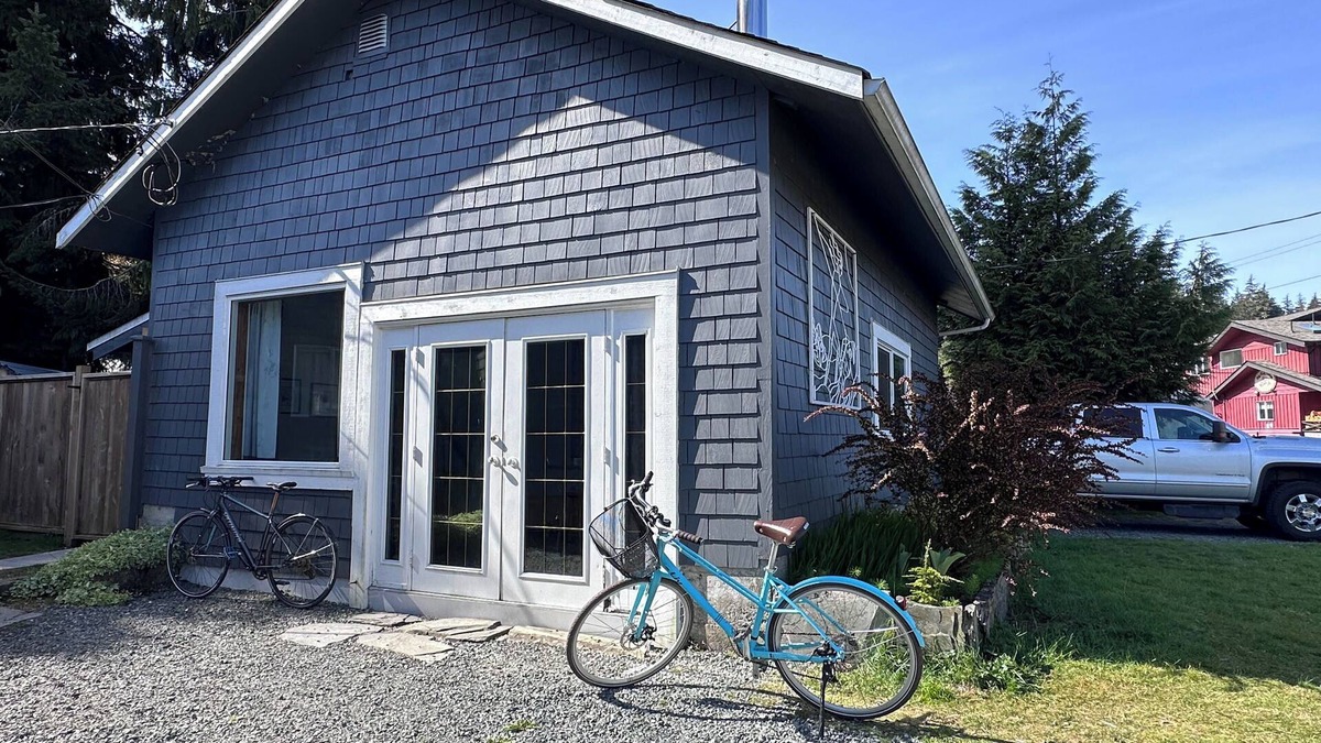 Port Renfrew Cottage | Cozy Seaview Cottage in Port Renfrew, Steps to the Beach
