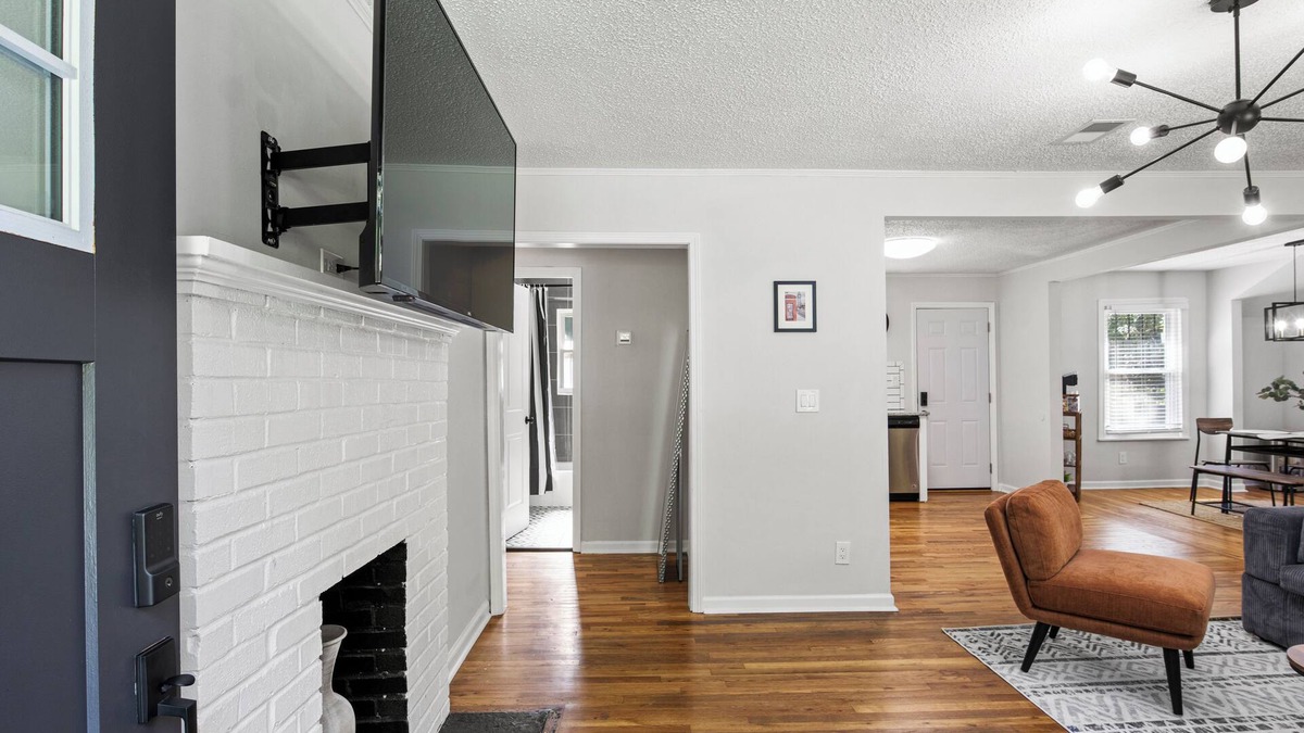 Church Street House | Cozy & Secluded, 10 Min to Airport, 20 Min to Downtown, Self Checkin
