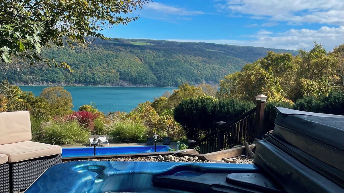 Moravia Villa | Cozy secluded villa-hot tub, panoramic view, waterfalls, gorge-south skaneateles
