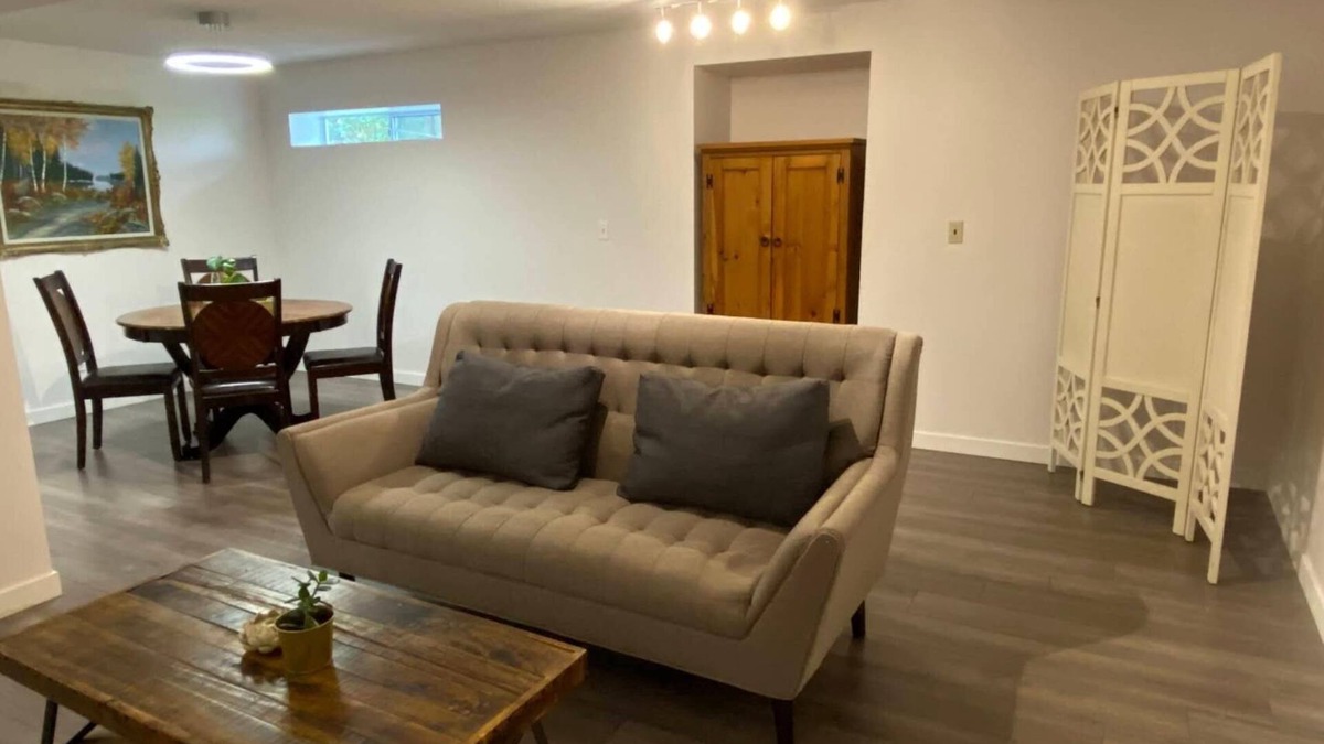 Guildford Apartment | cozy semi-basement suite, Located in a quite neighbourhood.