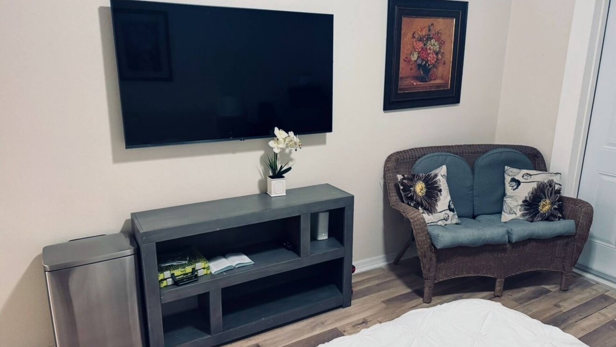 Southeast Orlando Apartment | Cozy & Serene Furnished Orlando Studio with Bath & Kitchenette