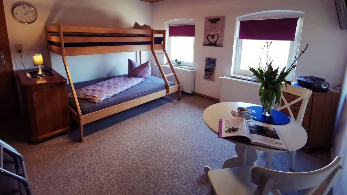 Rabenholz Bed & Breakfast | Cozy shared room Marry on the horse farm