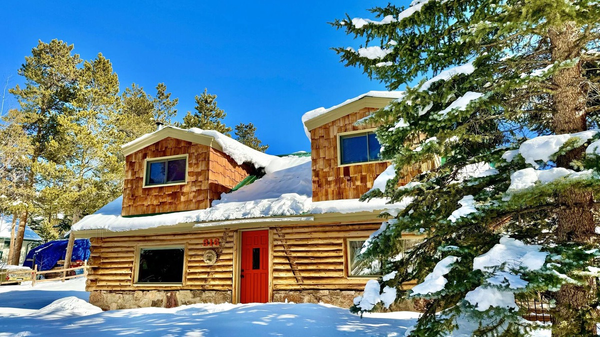 Silverthorne Cabin | Cozy Silverthorne Cabin Near Rainbow Rd & Major Ski Resorts