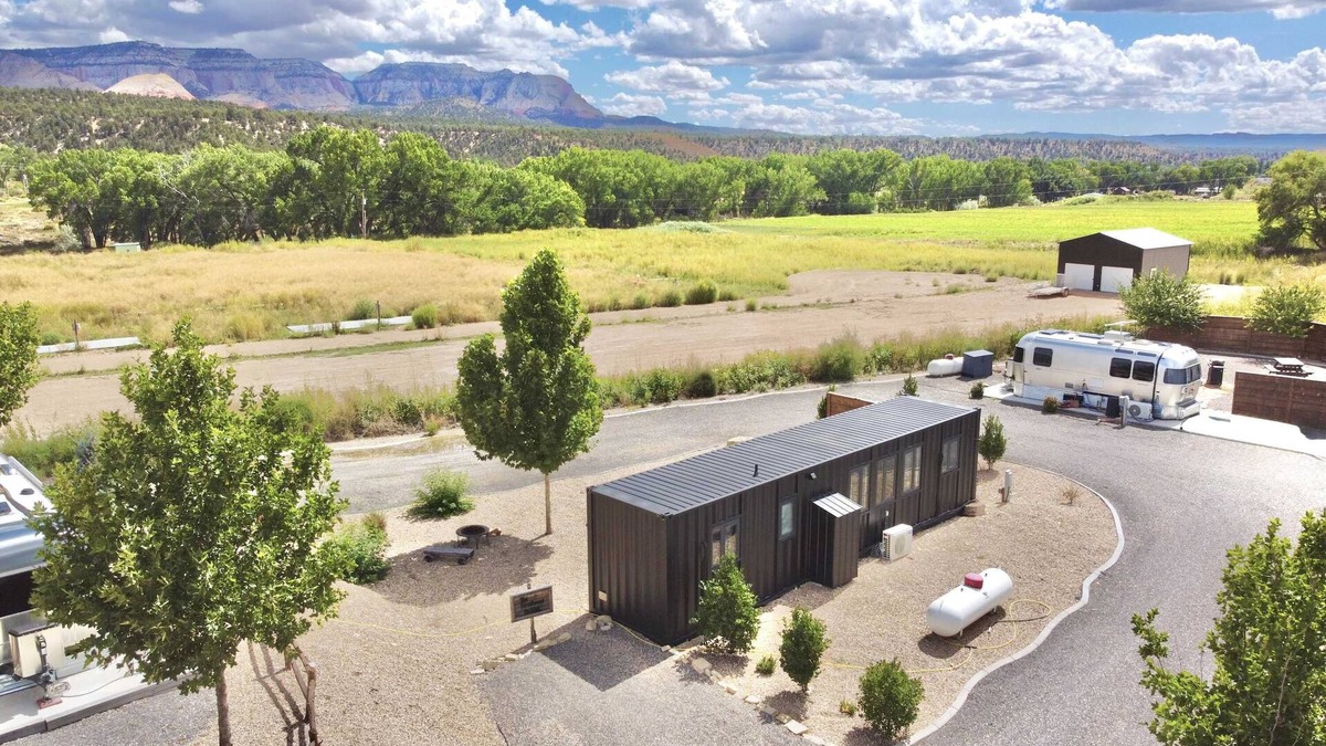 Orderville Apartment | Cozy Single Container Retreat | 25 min to Zion NP