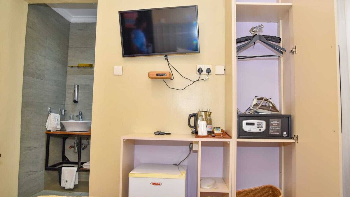 Muthaiga Hotel | Cozy Single Room in Prime Nairobi Hotel with Fitness Center Access